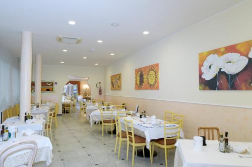 Imagen general del Hotel Mondial, Cervia. Foto 4