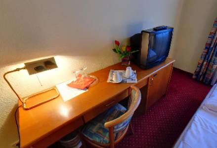 Imagen de la habitación del Hotel Mondial, Dusseldorf. Foto 8