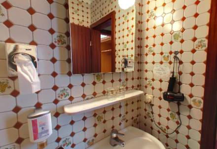 Imagen de la habitación del Hotel Mondial, Dusseldorf. Foto 9