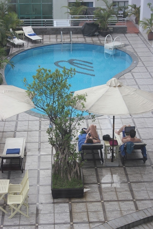 Imagen de la piscina del Hotel Mondial Hue. Foto 15