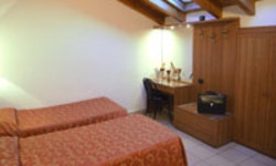 Imagen de la habitación del Hotel Mondial, Milán. Foto 5