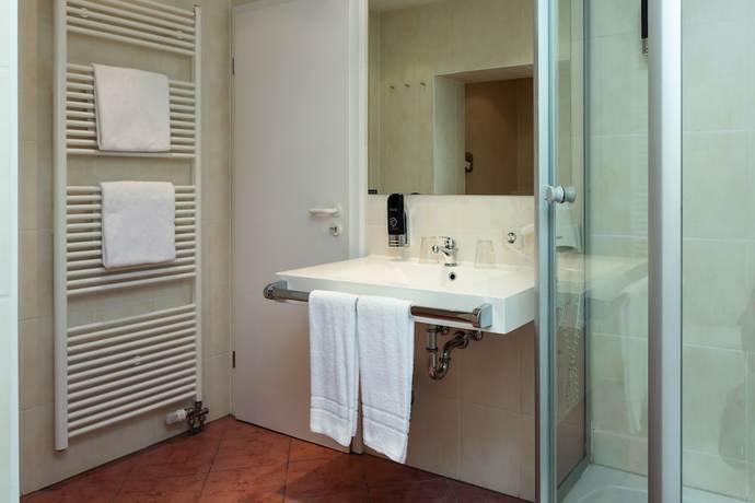 Imagen de la habitación del Hotel Mondial Munich. Foto 20