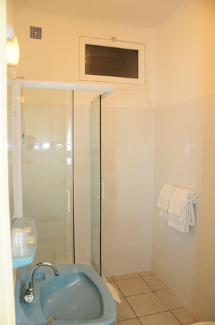 Imagen de la habitación del Hotel Mondial, PERPIGNAN. Foto 14