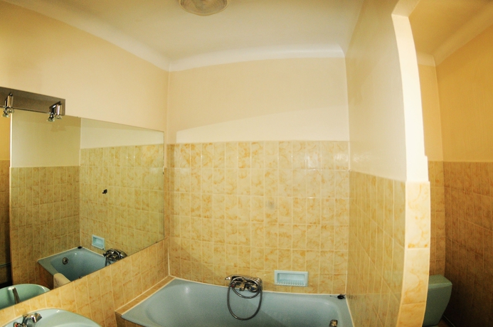 Imagen de la habitación del Hotel Mondial, PERPIGNAN. Foto 15