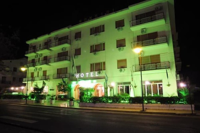 Imagen general del Hotel Mondial, Praia A Mare. Foto 1
