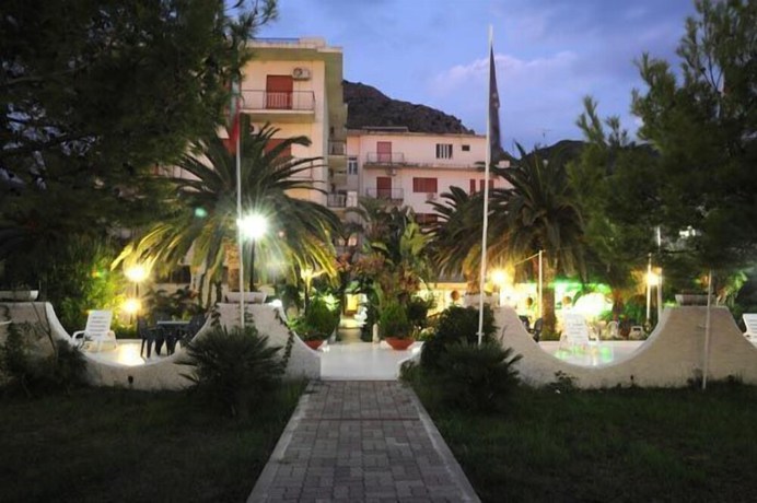 Imagen de los exteriores del Hotel Mondial, Praia A Mare. Foto 19