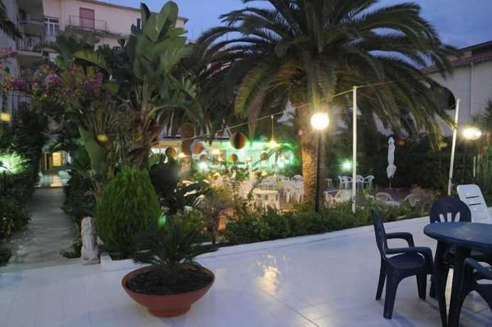 Imagen de los exteriores del Hotel Mondial, Praia A Mare. Foto 20