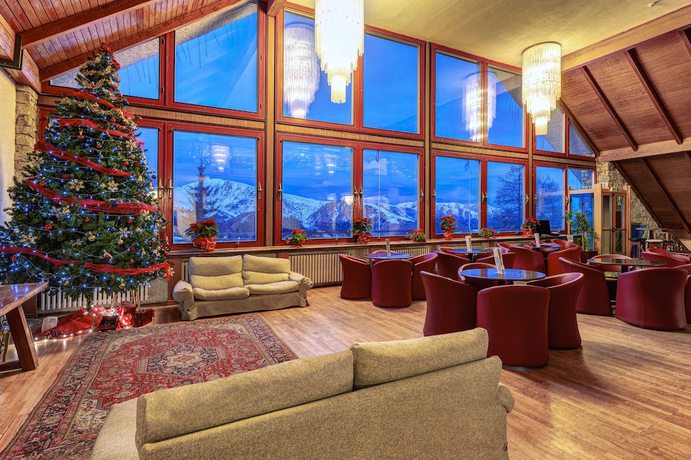 Imagen de los interiores del Hotel Mondol&egrave;. Foto 12