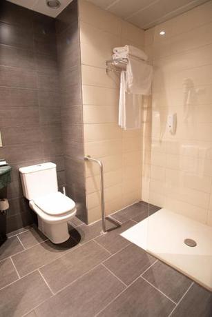 Imagen de la habitación del Hotel Mondragón. Foto 7