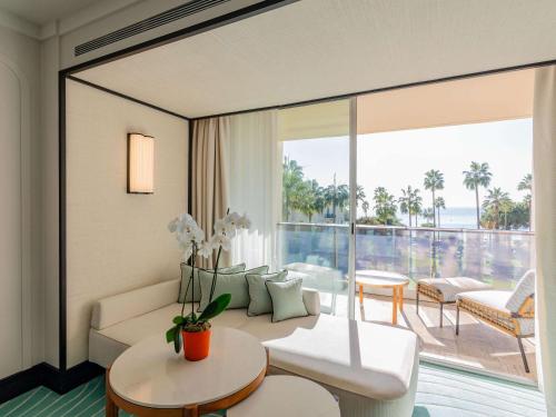 Imagen de la habitación del Hotel Mondrian Cannes. Foto 5