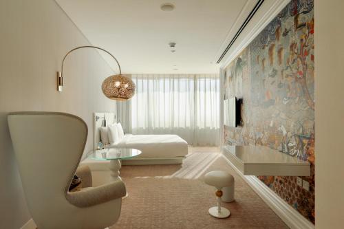 Imagen de la habitación del Hotel Mondrian Doha. Foto 11