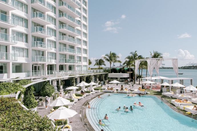 Imagen de la piscina del Hotel Mondrian South Beach. Foto 19