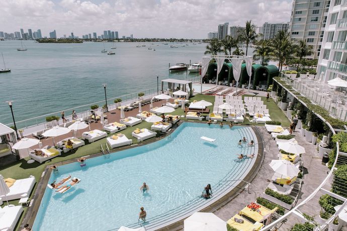Imagen de la piscina del Hotel Mondrian South Beach. Foto 20