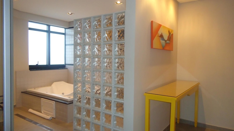 Imagen de la habitación del Hotel Mondrian Suite. Foto 12