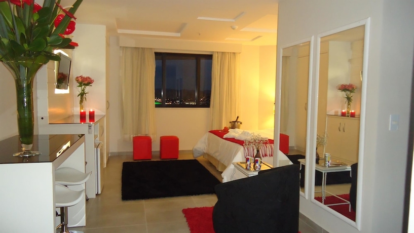 Imagen de la habitación del Hotel Mondrian Suite. Foto 13