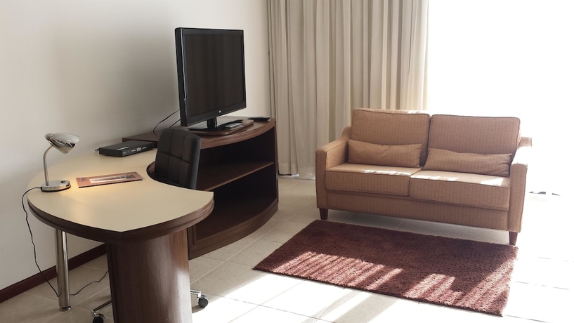 Imagen de la habitación del Hotel Mondrian Suite. Foto 15