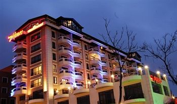Imagen de los interiores del Hotel Monec. Foto 12