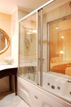 Imagen de los interiores del Hotel Monec. Foto 13