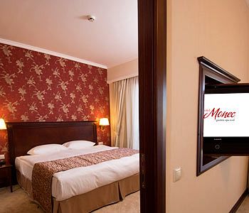Imagen de los exteriores del Hotel Monec. Foto 10