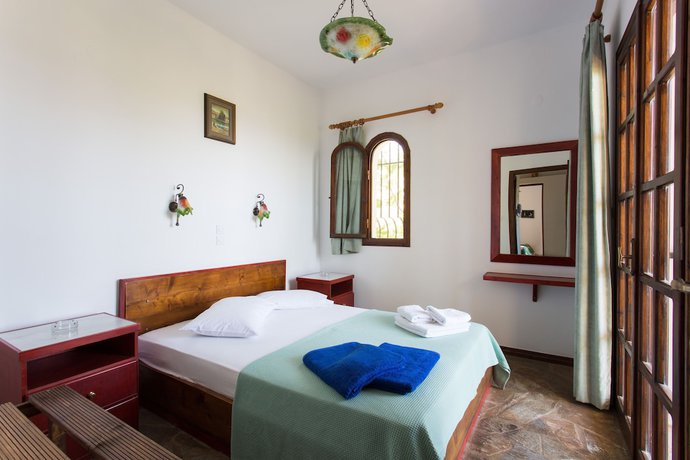 Imagen de la habitación del Hotel Monemvasia Village. Foto 4