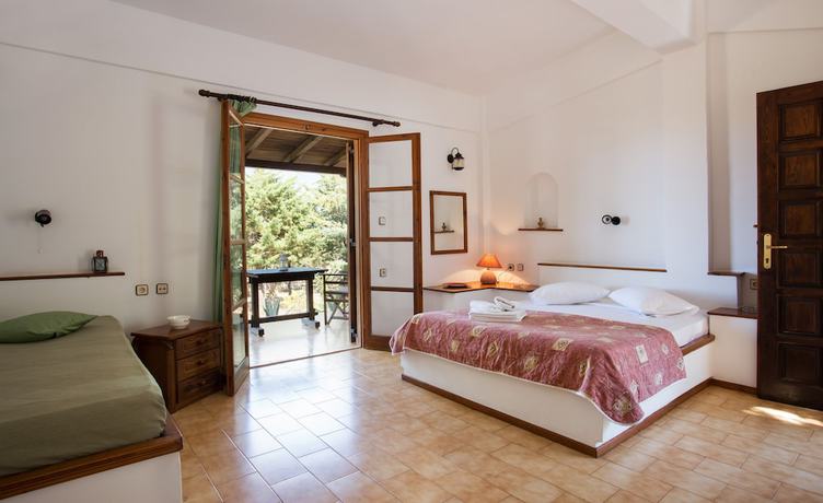 Imagen de la habitación del Hotel Monemvasia Village. Foto 15