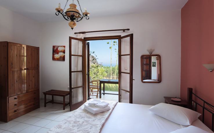 Imagen de la habitación del Hotel Monemvasia Village. Foto 18