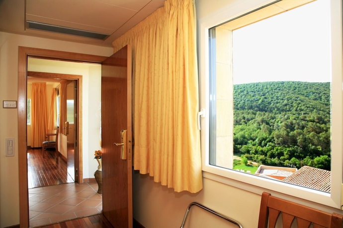 Imagen de la habitación del Hotel Monestir De Les Avellanes. Foto 7