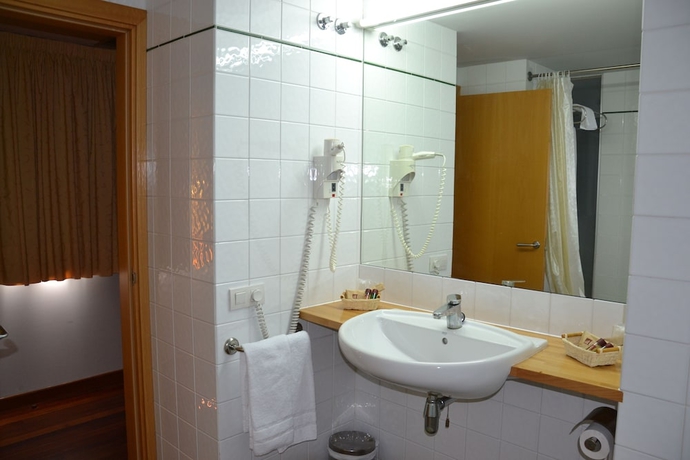 Imagen de la habitación del Hotel Monestir De Les Avellanes. Foto 12