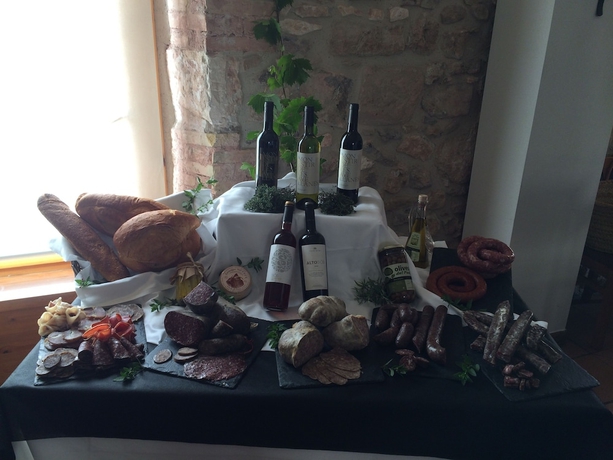 Imagen del bar/restaurante del Hotel Monestir De Les Avellanes. Foto 4