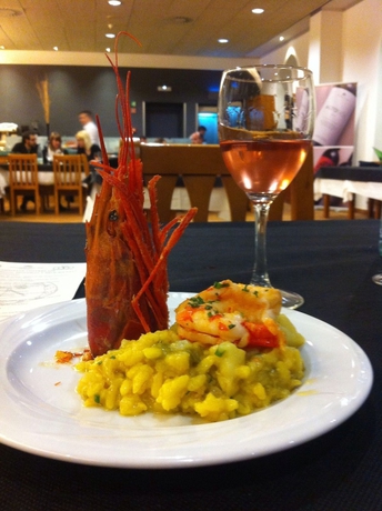 Imagen del bar/restaurante del Hotel Monestir De Les Avellanes. Foto 5