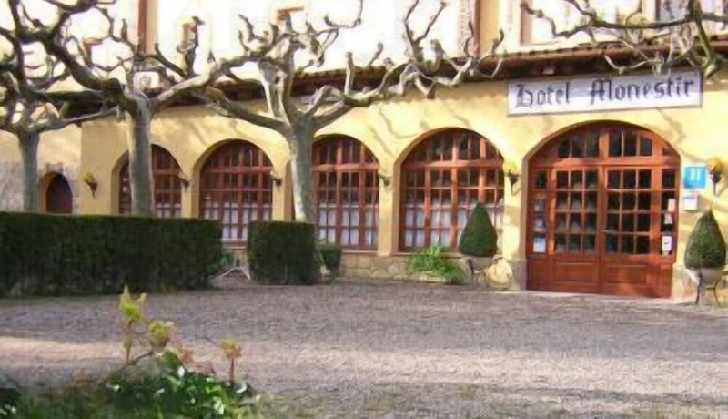 Imagen de los exteriores del Hotel Monestir. Foto 6