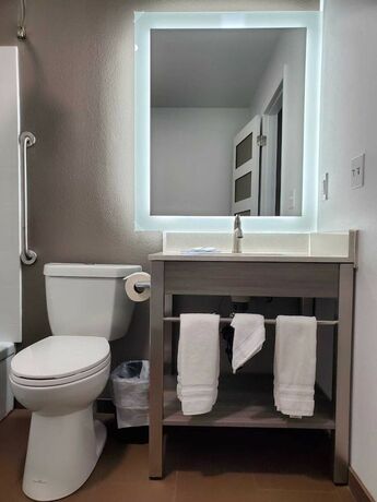Imagen general del Hotel Money Saver Motel, Newport. Foto 5