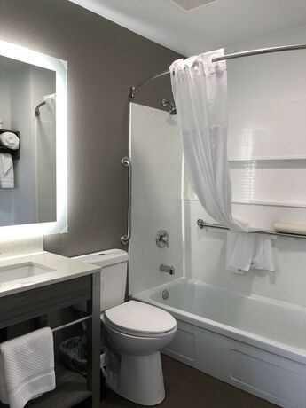 Imagen general del Hotel Money Saver Motel, Newport. Foto 7