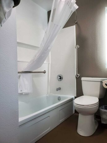 Imagen general del Hotel Money Saver Motel, Newport. Foto 8