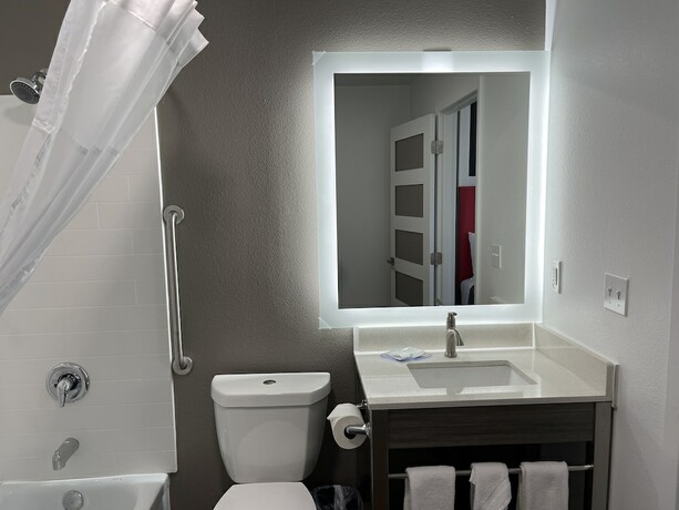 Imagen general del Hotel Money Saver Motel, Newport. Foto 12