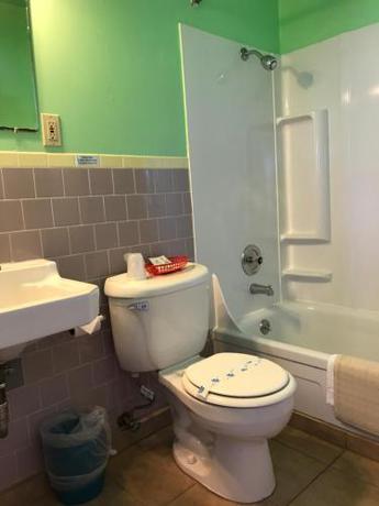 Imagen general del Hotel Money Saver Motel, Newport. Foto 3