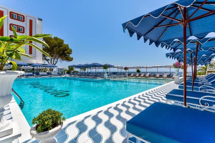 Imagen de la piscina del Hotel Mongibello Ibiza. Foto 22