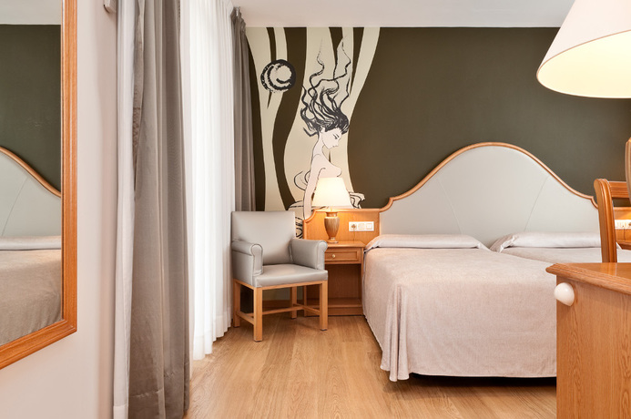 Imagen de la habitación del Hotel Monica, Cambrils. Foto 12