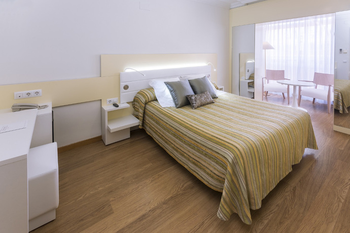 Imagen de la habitación del Hotel Monica, Cambrils. Foto 13