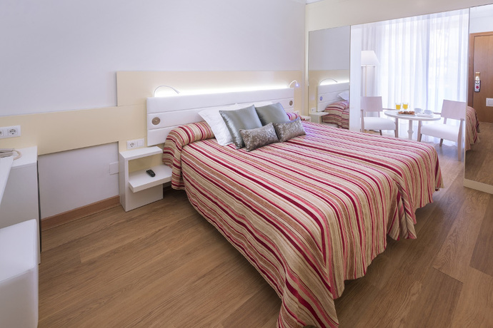 Imagen de la habitación del Hotel Monica, Cambrils. Foto 15