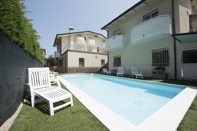Imagen de la piscina del Hotel Monica, Cervia. Foto 20