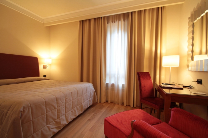 Imagen de la habitación del Hotel Monica Fiera. Foto 2