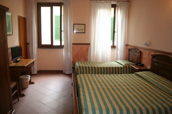 Imagen de la habitación del Hotel Monica, Florencia. Foto 2