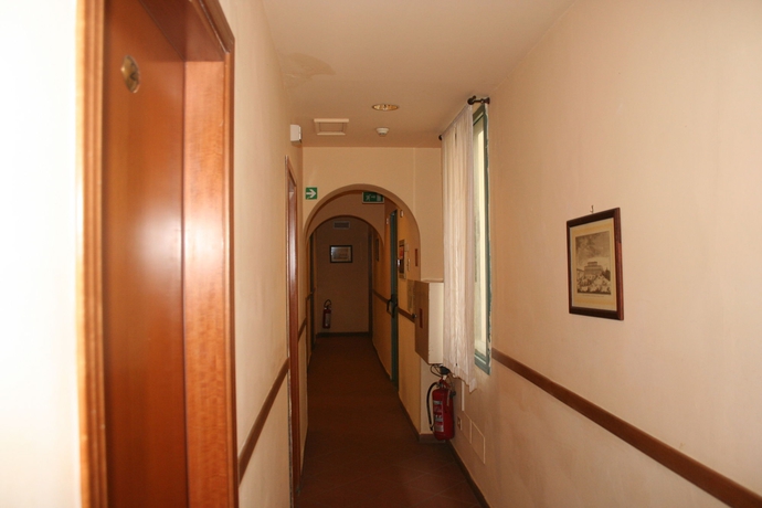 Imagen de los interiores del Hotel Monica, Florencia. Foto 9