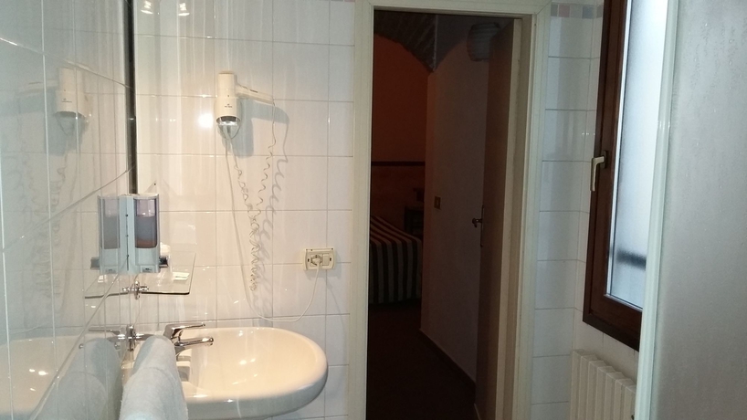 Imagen de la habitación del Hotel Monica, Florencia. Foto 4