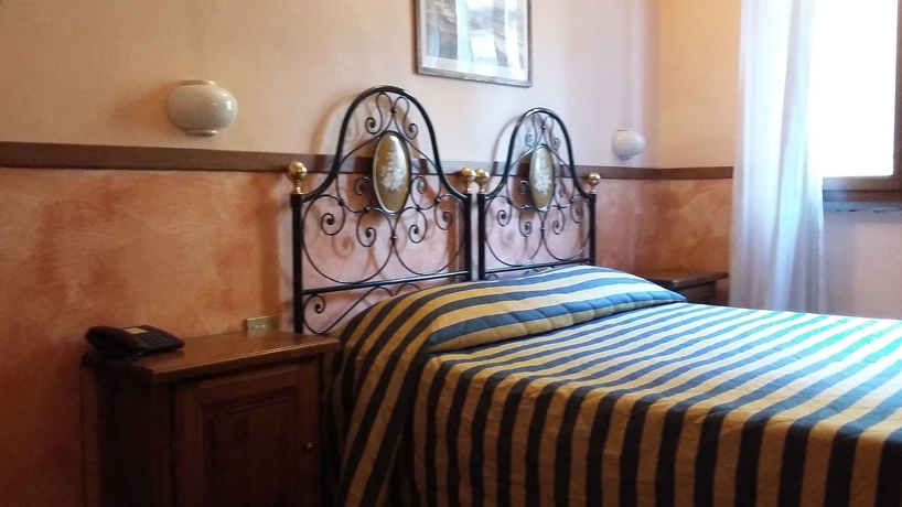 Imagen de la habitación del Hotel Monica, Florencia. Foto 6