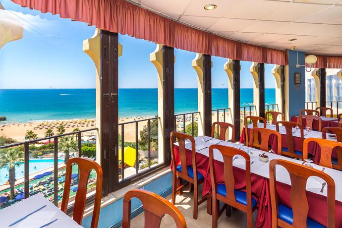 Imagen general del Hotel Monica Isabel Beach Club. Foto 5