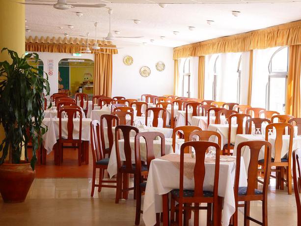 Imagen general del Hotel Monica Isabel Beach Club. Foto 11