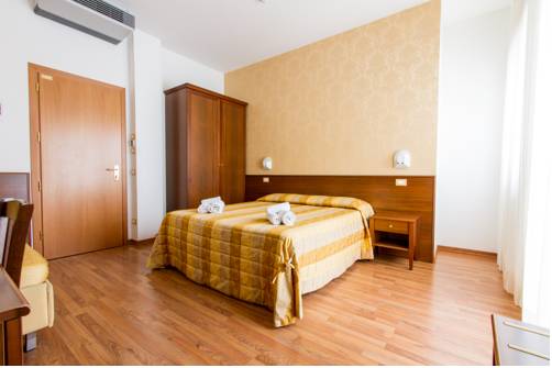 Imagen de la habitación del Hotel Monica, Rimini. Foto 12