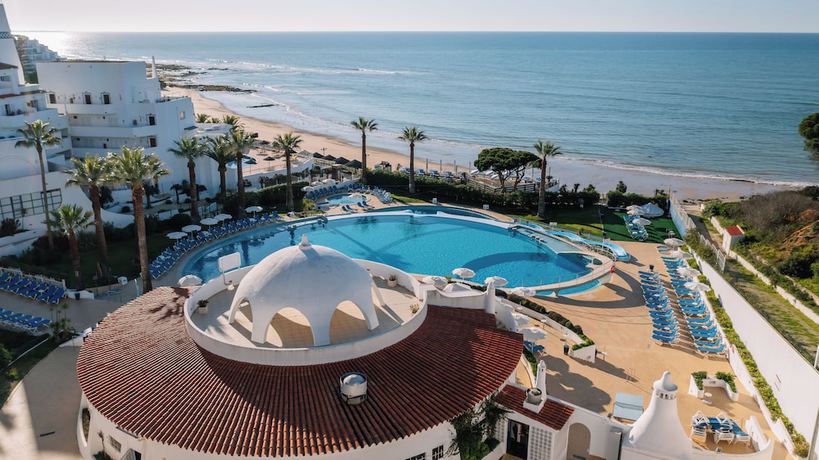 Imagen general del Hotel Monicca Collection Oura View Suites. Foto 1